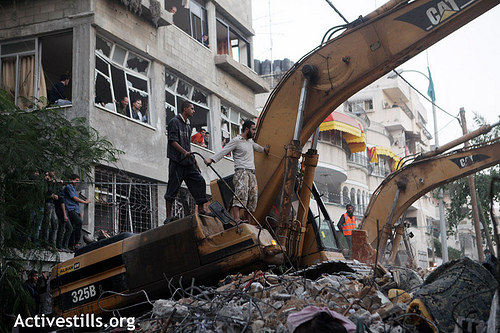 غزة عائلة الدلو مجزر الحرب حماس المقاومة هدم قصف